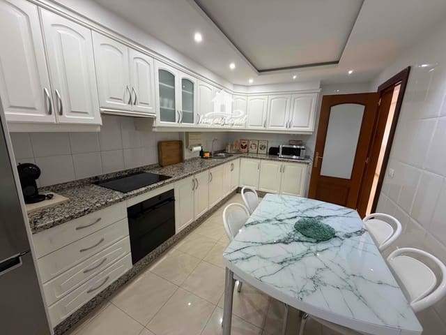 Piso de 3 habitaciones en Playa Paraiso, Adeje en alquiler con piscina - 2.600 € (Ref: 9832776)