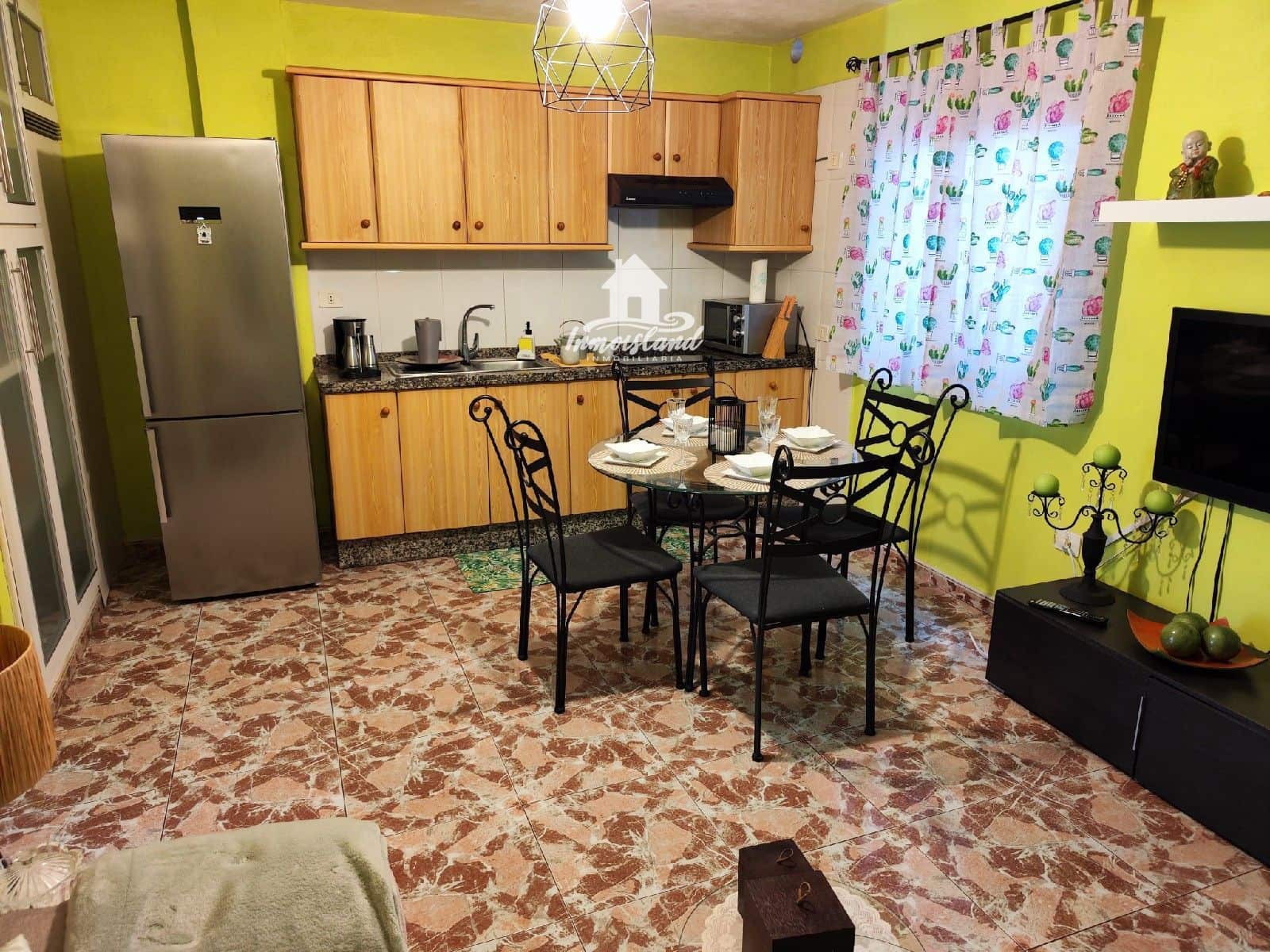 Appartement de 2 chambres à louer à Guia de Isora - 900 € (Ref: 9872301)