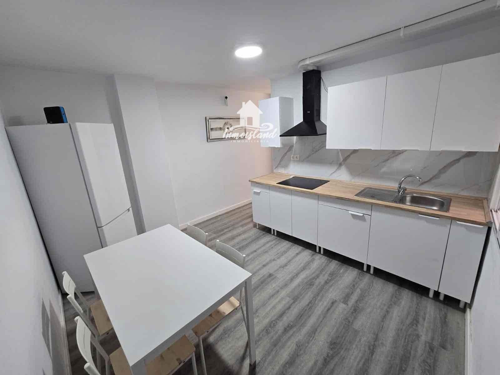 3 soveværelse Lejlighed til leje i San Cristobal de La Laguna - € 1.500 (Ref: 9950636)