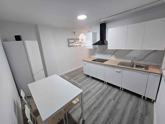3 soveværelse Lejlighed til leje i San Cristóbal de La Laguna - € 1.500 (Ref: 9950636)