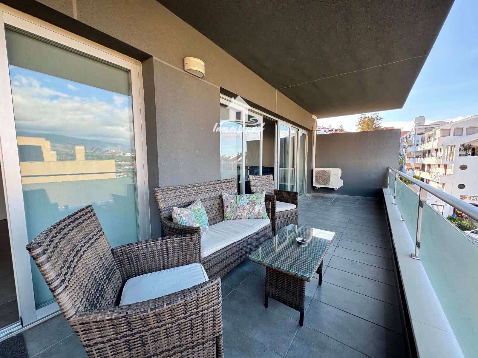 3 bedroom Flat for sale in Los Cristianos with garage - € 490,000 (Ref: 9977667)