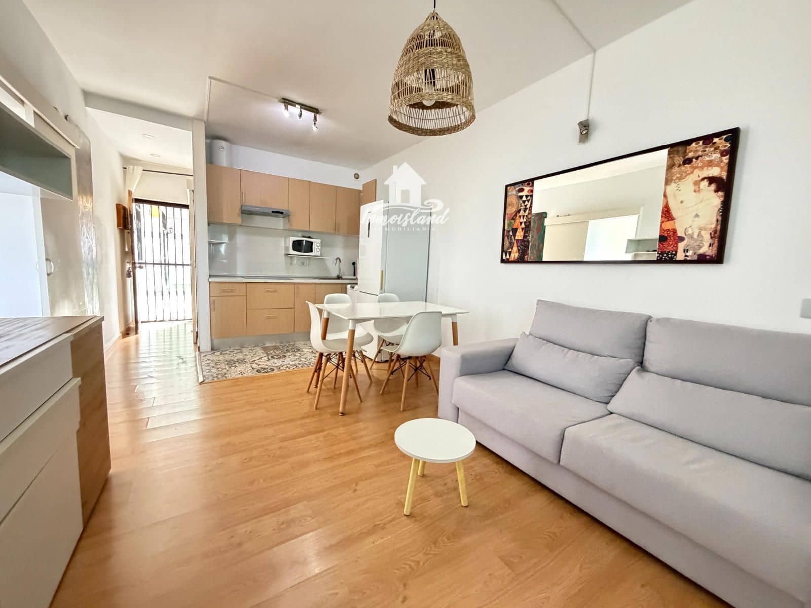 2 sovrum Lägenhet att hyra i Costa del Silencio med pool - 1 000 € (Ref: 9984026)