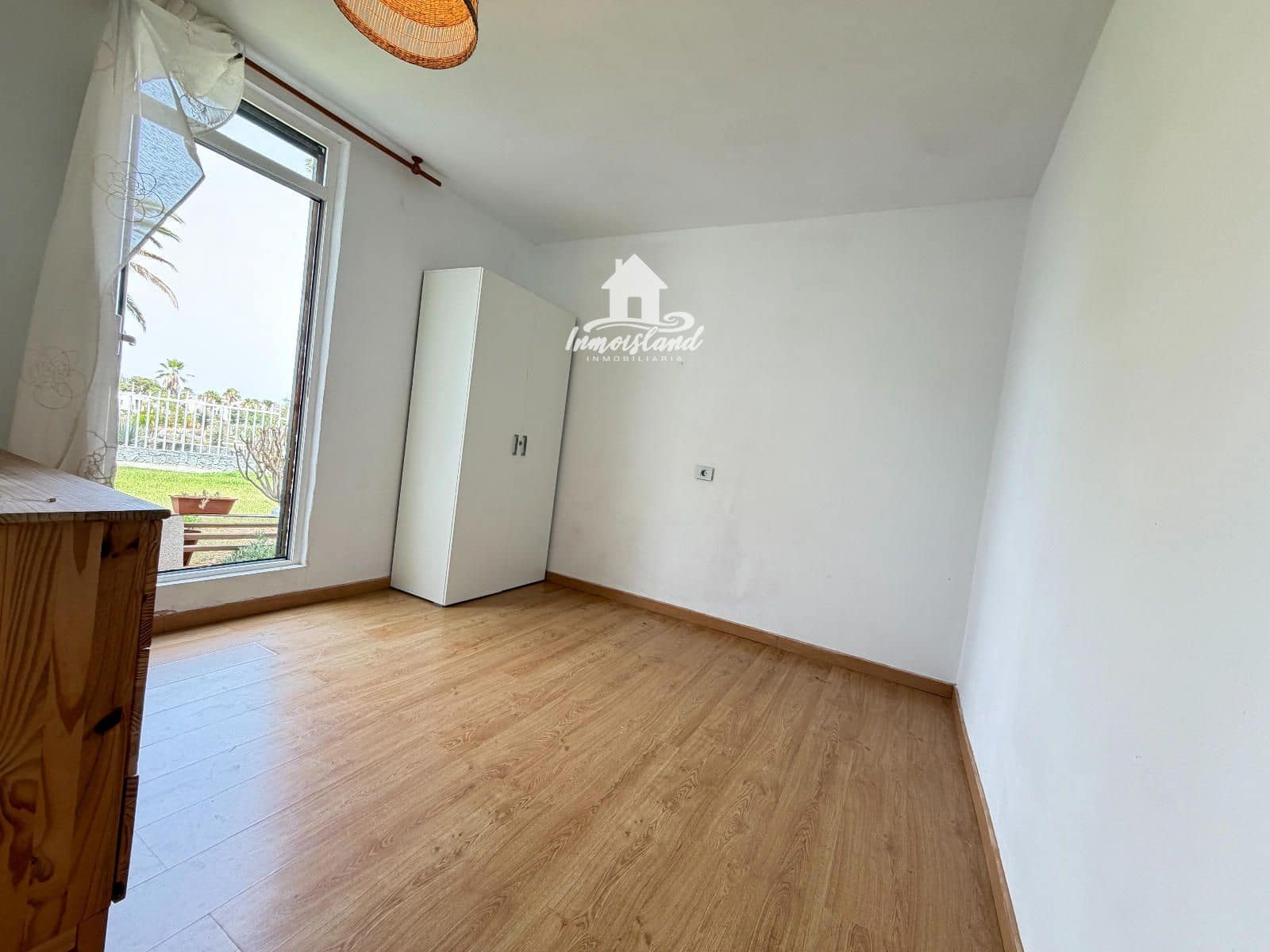 2 sovrum Lägenhet att hyra i Costa del Silencio med pool - 1 000 € (Ref: 9984026)
