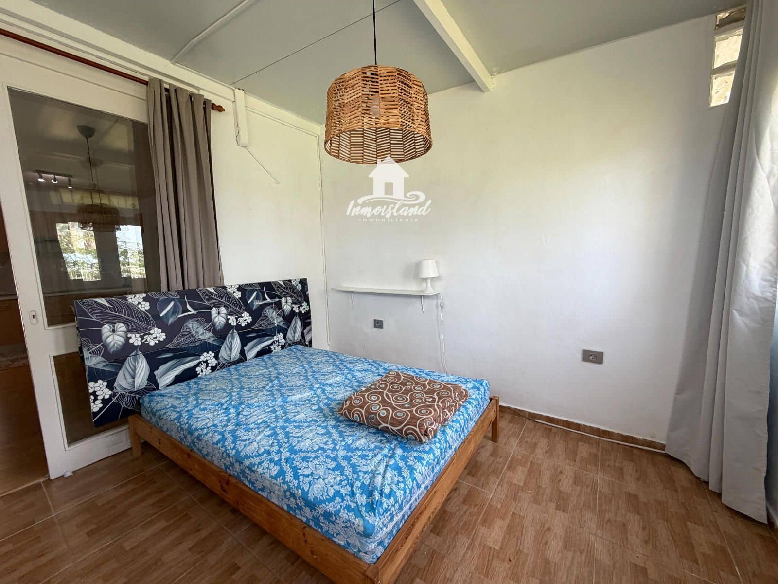 2 sovrum Lägenhet att hyra i Costa del Silencio med pool - 1 000 € (Ref: 9984026)