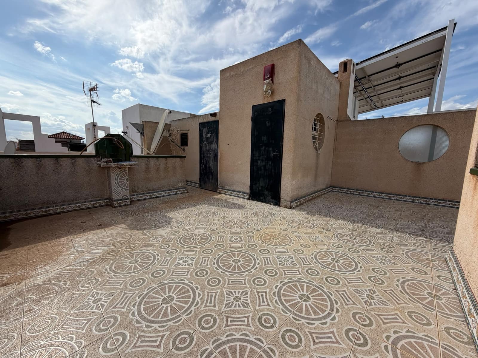 3 makuuhuone Rivitalo myytävänä paikassa Torrevieja mukana 
autotalli - 144 900 € (Ref: 10169105)