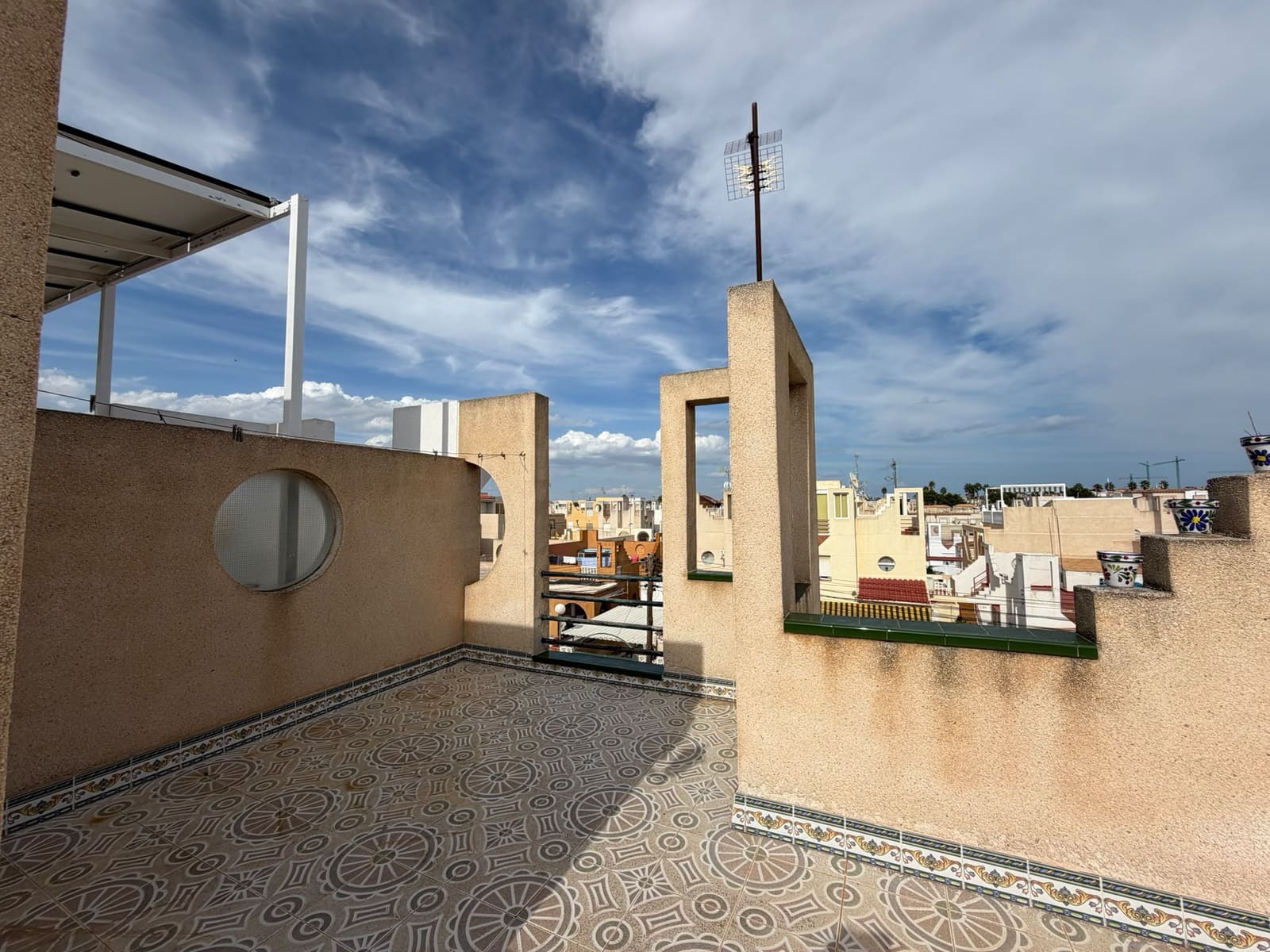 3 makuuhuone Rivitalo myytävänä paikassa Torrevieja mukana 
autotalli - 144 900 € (Ref: 10169105)
