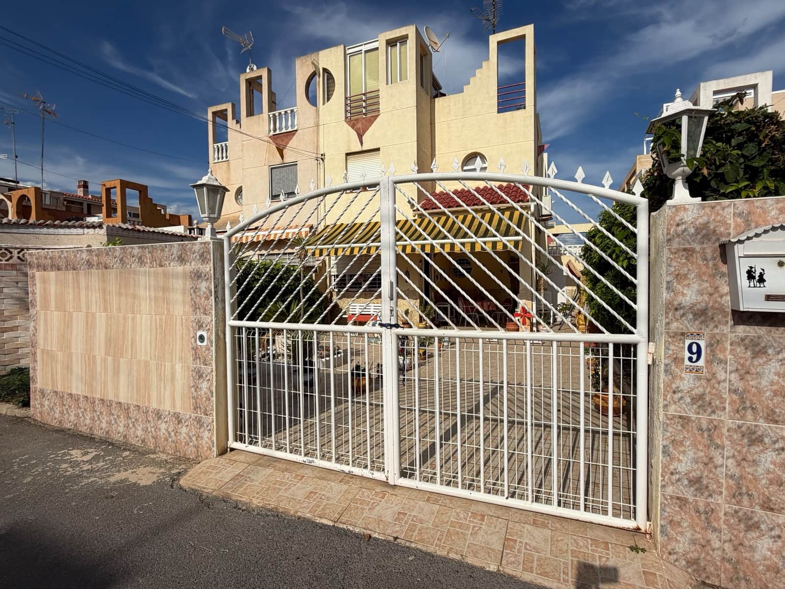 3 makuuhuone Rivitalo myytävänä paikassa Torrevieja mukana 
autotalli - 144 900 € (Ref: 10169105)