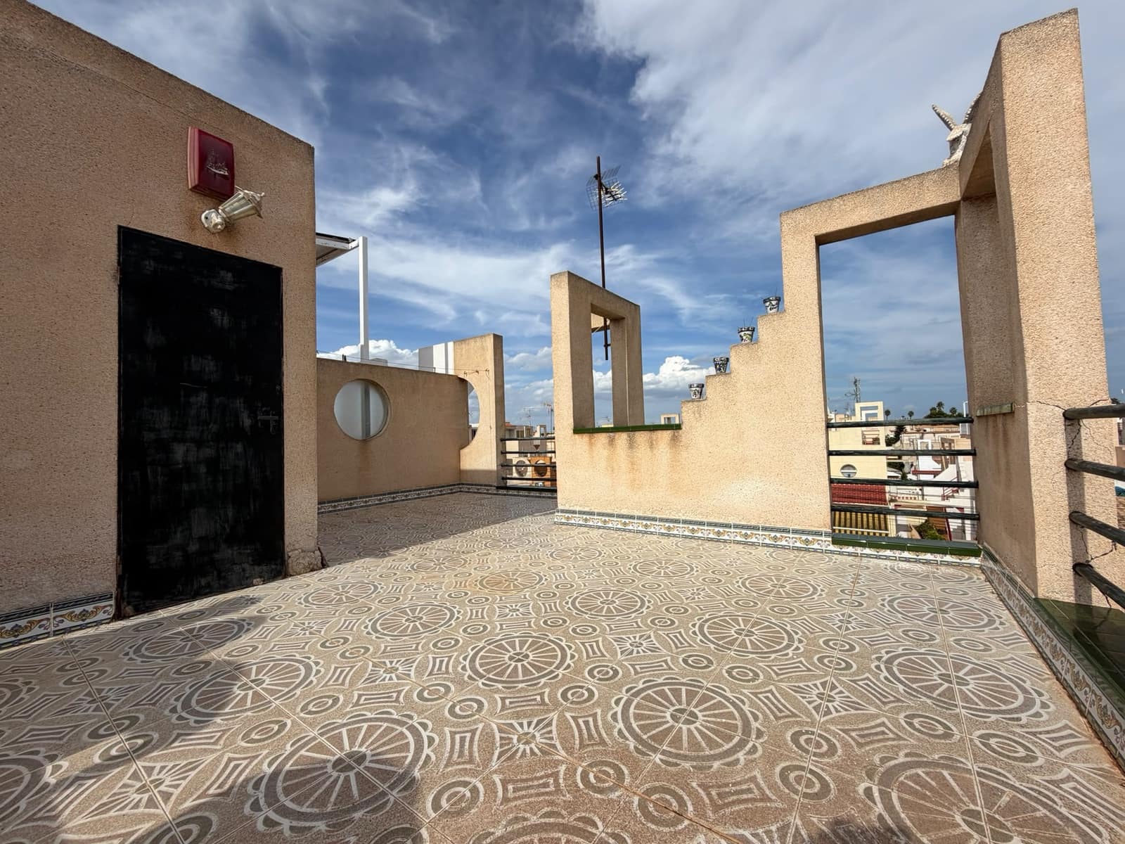 3 makuuhuone Rivitalo myytävänä paikassa Torrevieja mukana 
autotalli - 144 900 € (Ref: 10169105)