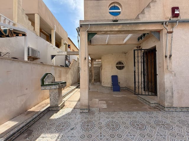 3 makuuhuone Rivitalo myytävänä paikassa Torrevieja mukana 
autotalli - 144 900 € (Ref: 10169105)