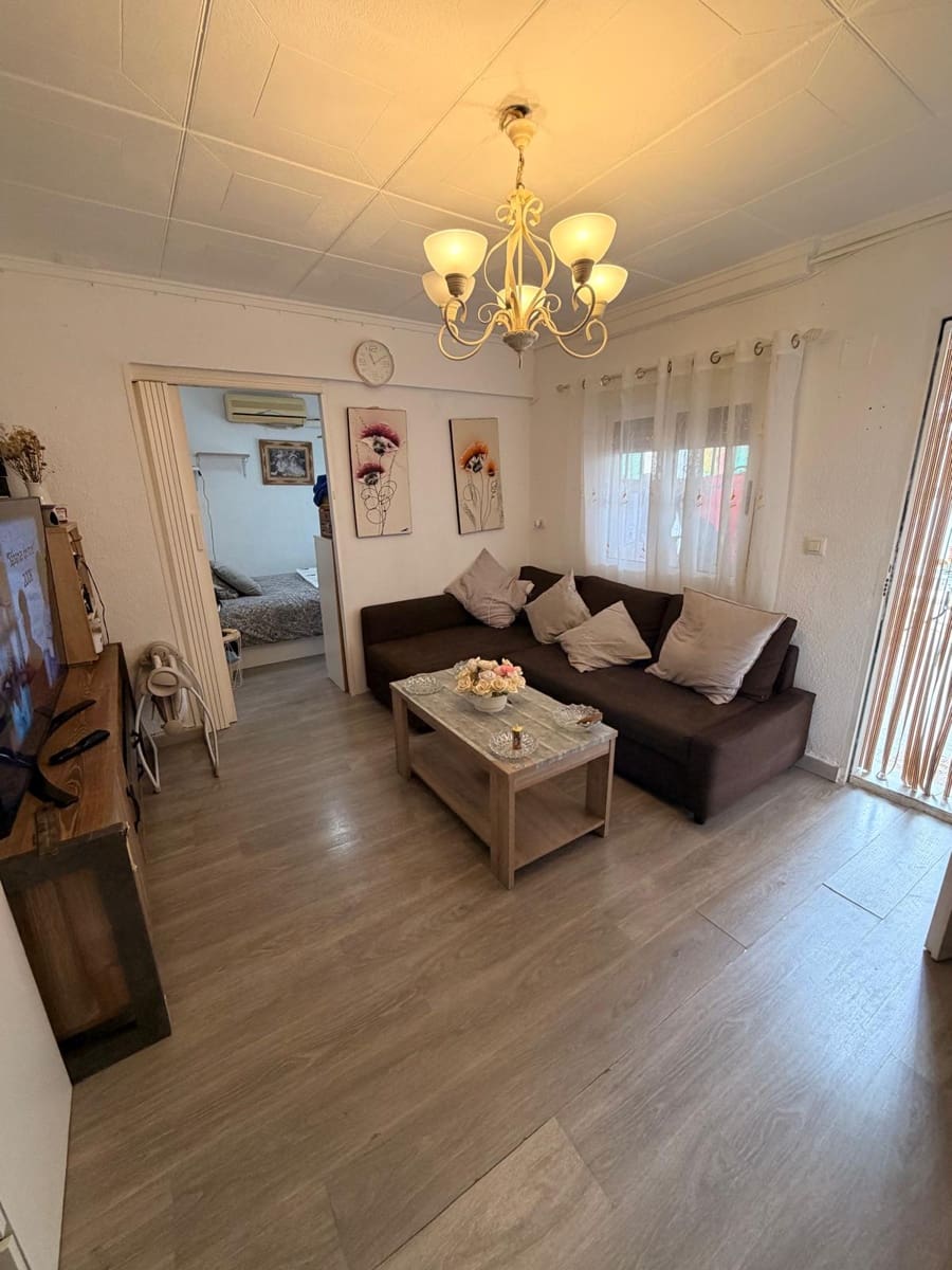 Bungalow de 2 habitaciones en Torrevieja en venta - 119.000 € (Ref: 10185422)