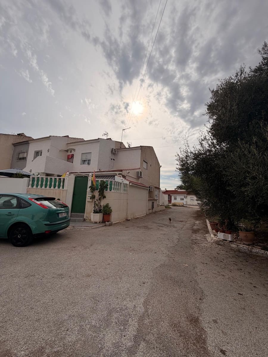 Bungalow de 2 habitaciones en Torrevieja en venta - 119.000 € (Ref: 10185422)