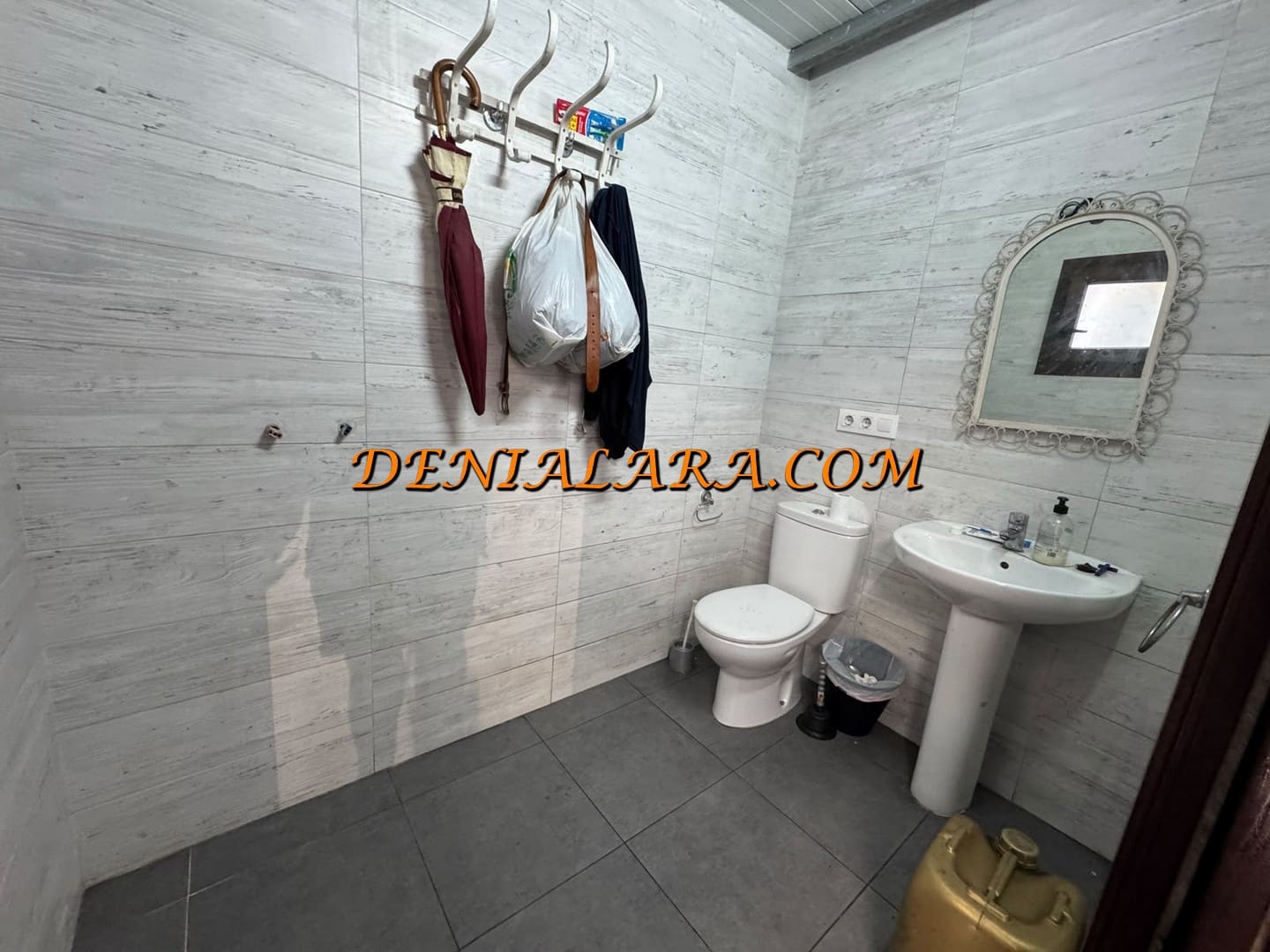 Commerciale da affittare in Denia - 900 € (Rif: 10000097)