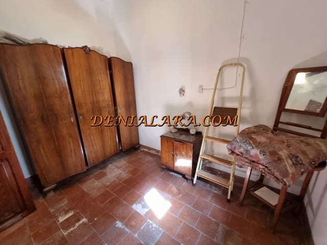 5 quarto Casa em Banda para venda em Pedreguer - 180 000 € (Ref: 10031279)