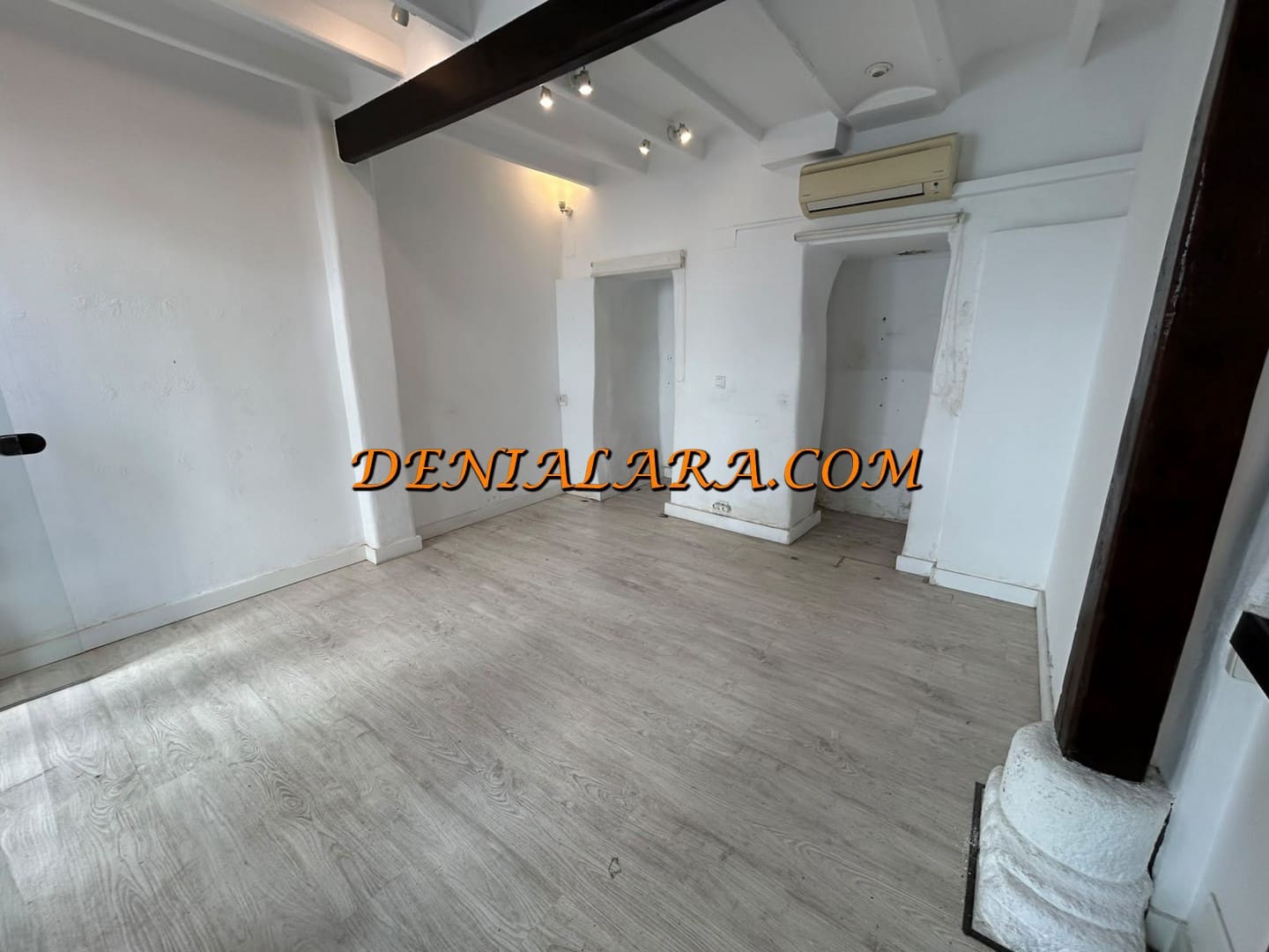 Kommersiell til leie i Denia - € 900 (Ref: 10186164)