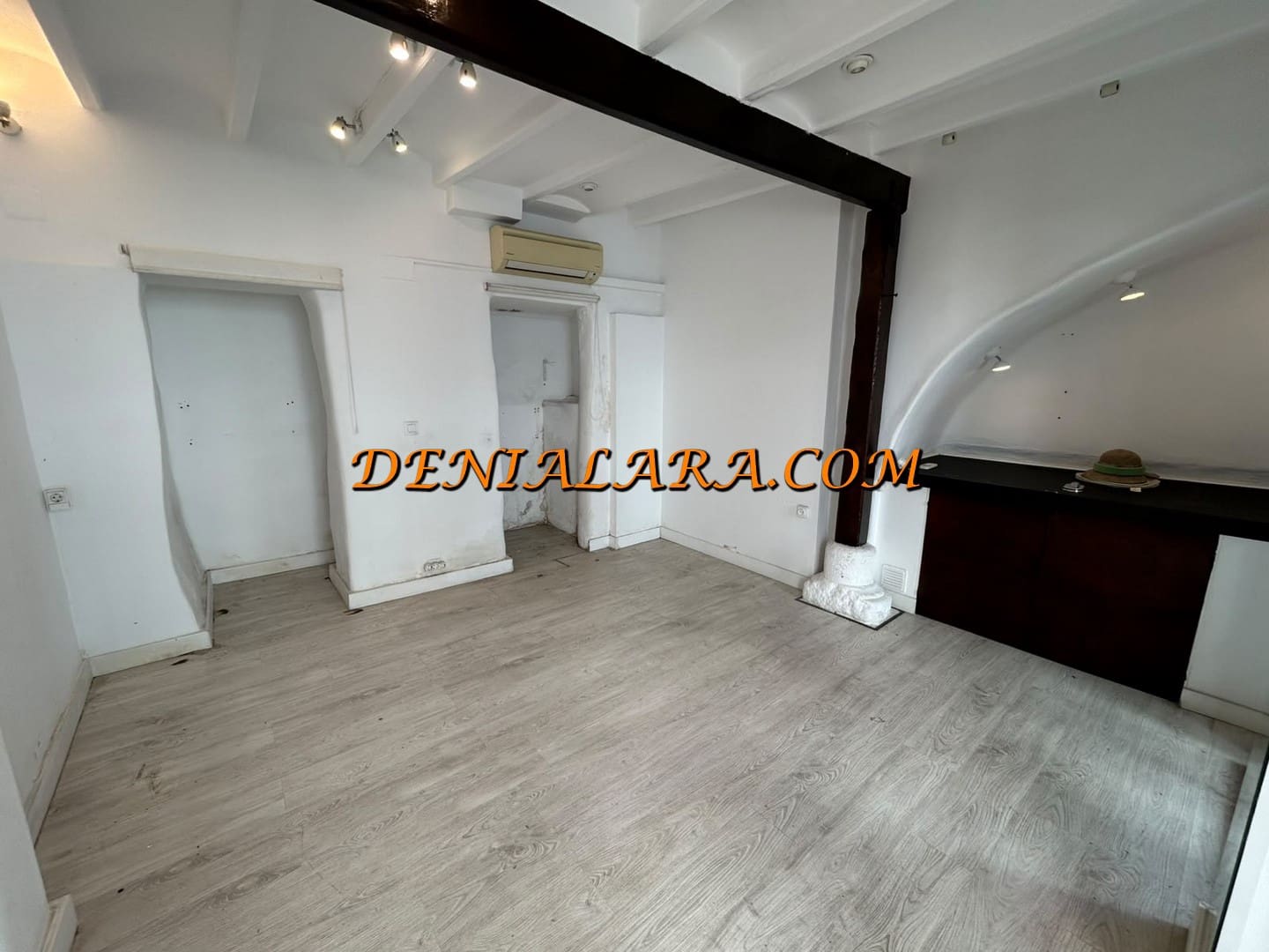 Kommersiell til leie i Denia - € 900 (Ref: 10186164)