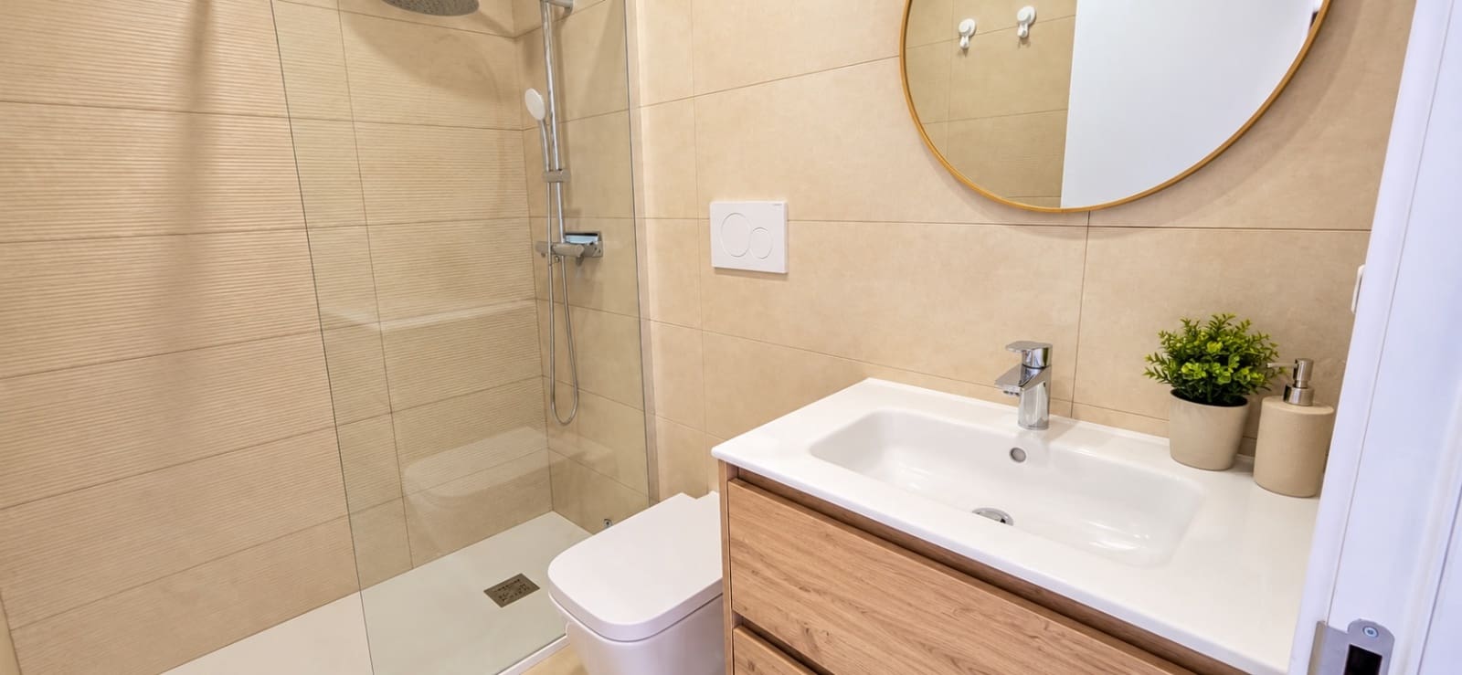 2 slaapkamer Flat te huur in Denia met garage - € 900 (Ref: 10186237)
