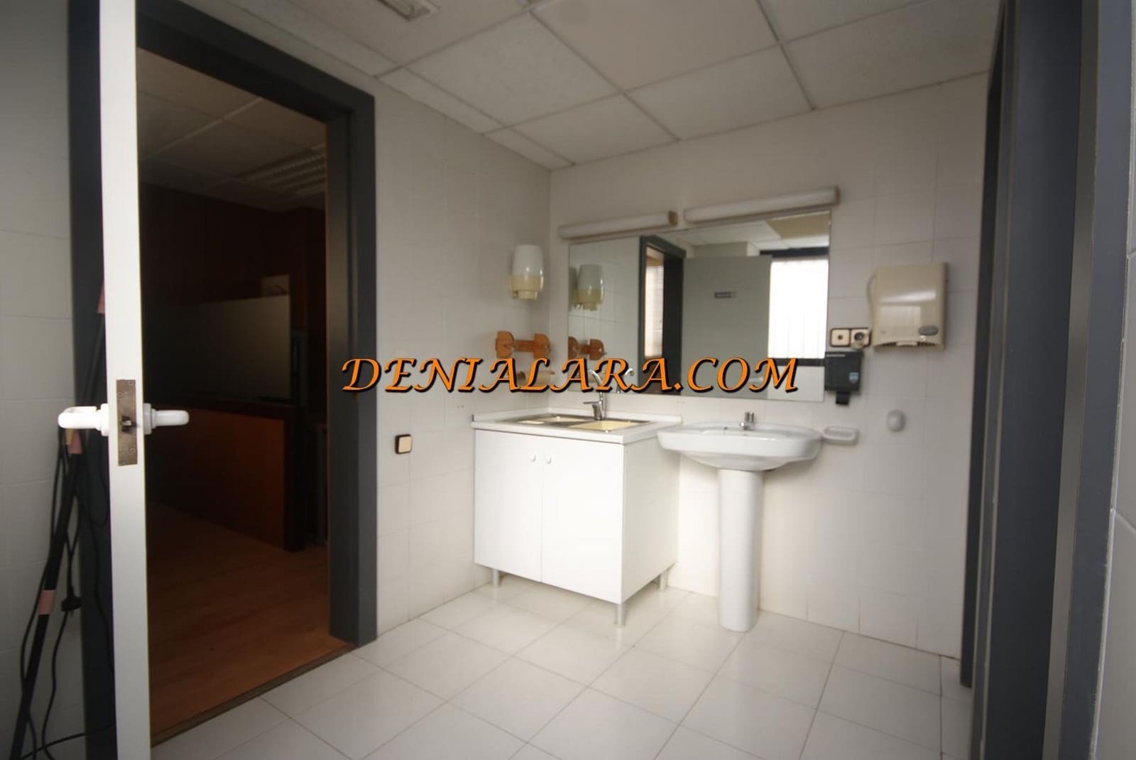 Commercial for rent in Denia - € 2,400 (Ref: 4066780)