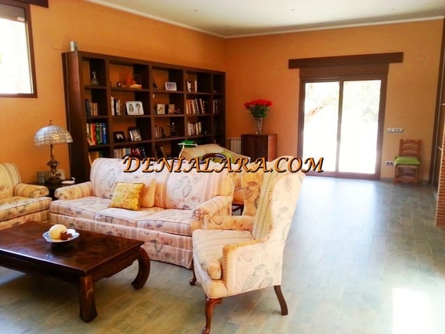 4 bedroom Villa for sale in Pedreguer with pool garage - € 990,000 (Ref: 4066794)