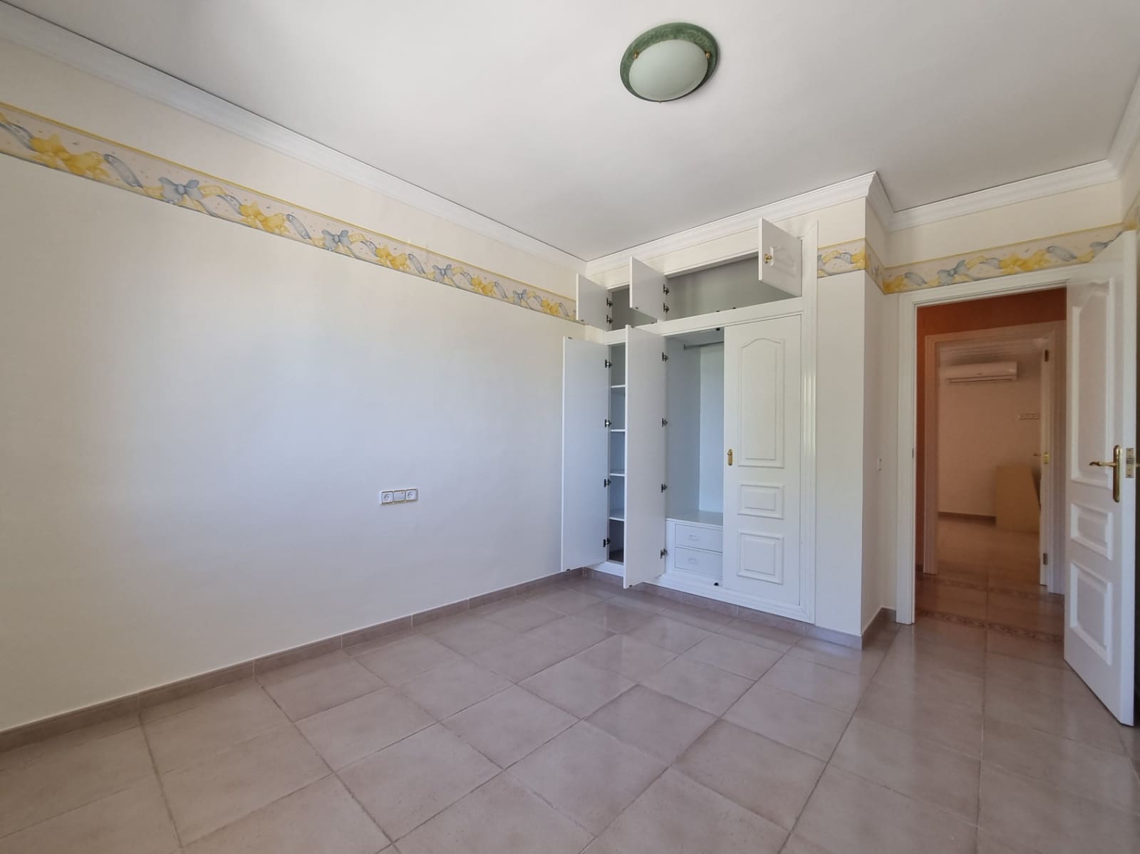 6 bedroom Villa for sale in Pedreguer with pool garage - € 965,000 (Ref: 5207539)