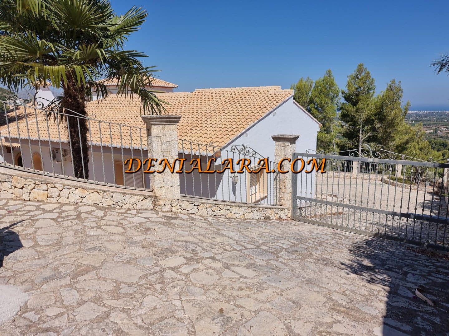 6 bedroom Villa for sale in Pedreguer with pool garage - € 965,000 (Ref: 5207539)