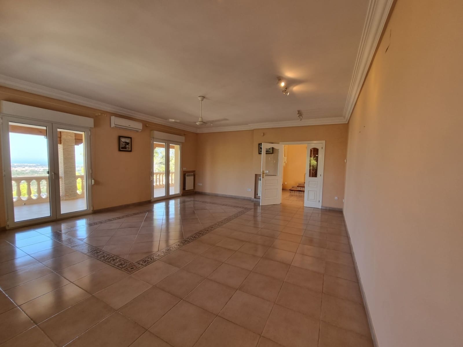 6 bedroom Villa for sale in Pedreguer with pool garage - € 965,000 (Ref: 5207539)