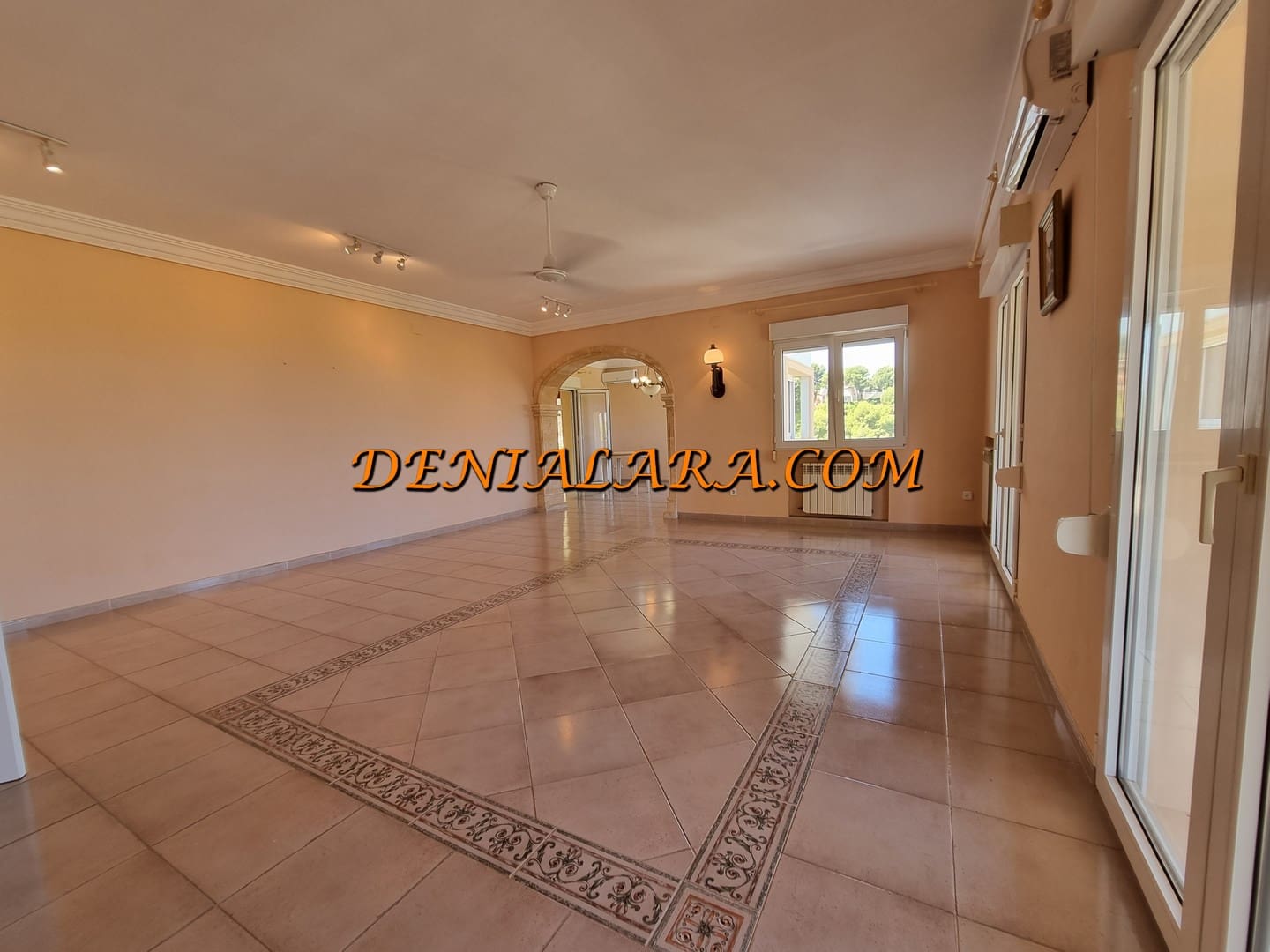 6 bedroom Villa for sale in Pedreguer with pool garage - € 965,000 (Ref: 5207539)