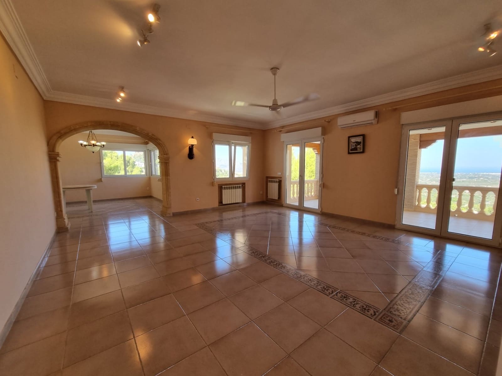 6 bedroom Villa for sale in Pedreguer with pool garage - € 965,000 (Ref: 5207539)