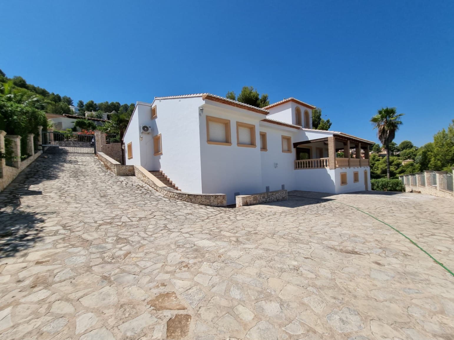 6 bedroom Villa for sale in Pedreguer with pool garage - € 965,000 (Ref: 5207539)