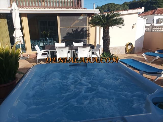 4 bedroom Villa for rent in Las Rotas / Les Rotes, Dénia with pool garage - € 2,800 (Ref: 6483964)
