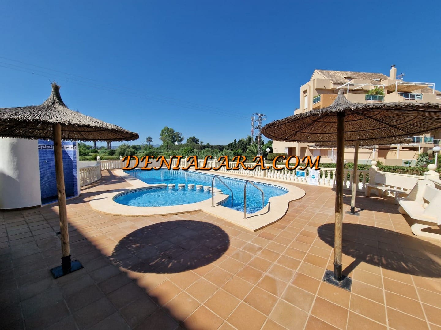 Appartement de 3 chambres à louer à Denia avec piscine garage - 700 € (Ref: 7098795)