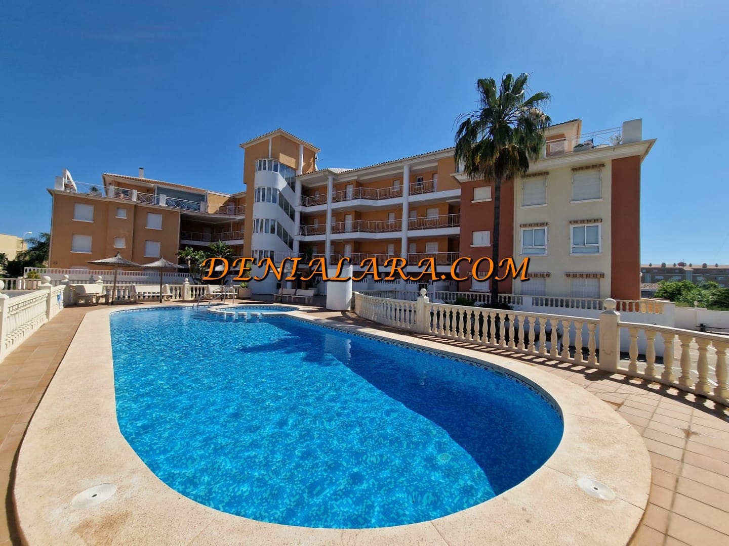 Appartement de 3 chambres à louer à Denia avec piscine garage - 700 € (Ref: 7098795)