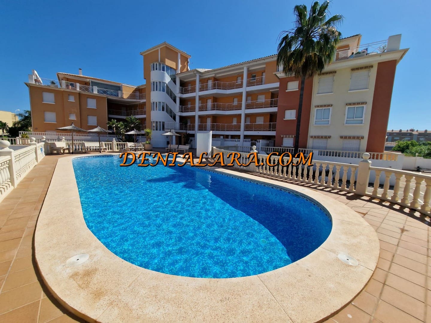 Appartement de 3 chambres à louer à Denia avec piscine garage - 700 € (Ref: 7098795)