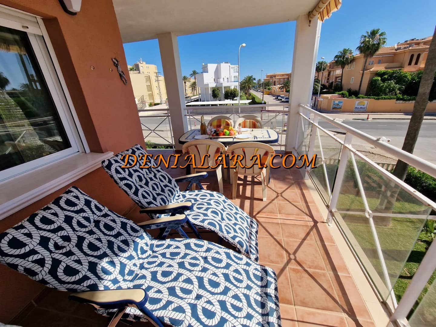 Appartement de 3 chambres à louer à Denia avec piscine garage - 700 € (Ref: 7098795)