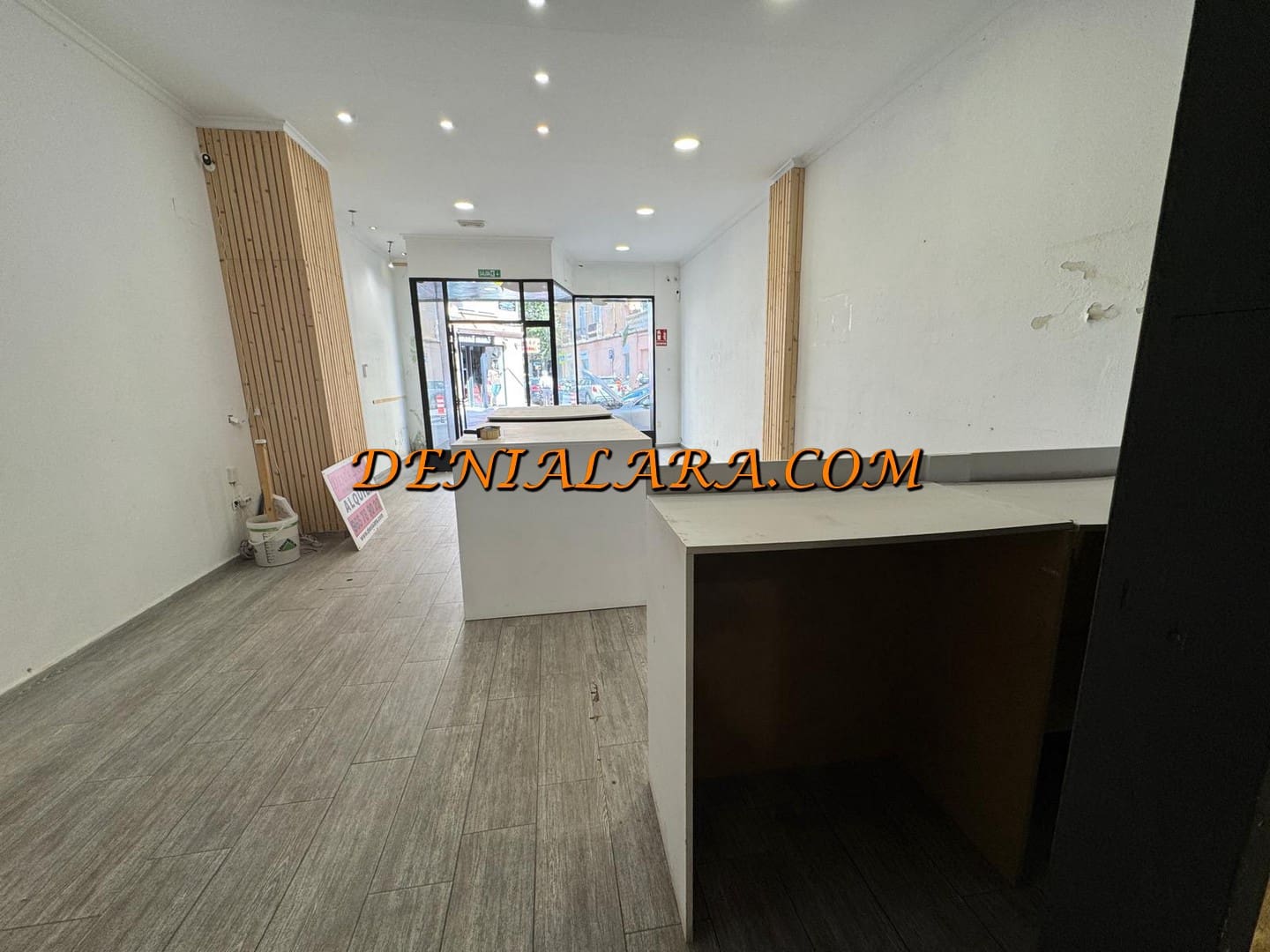 Commercial for rent in Denia - € 1,400 (Ref: 7542100)