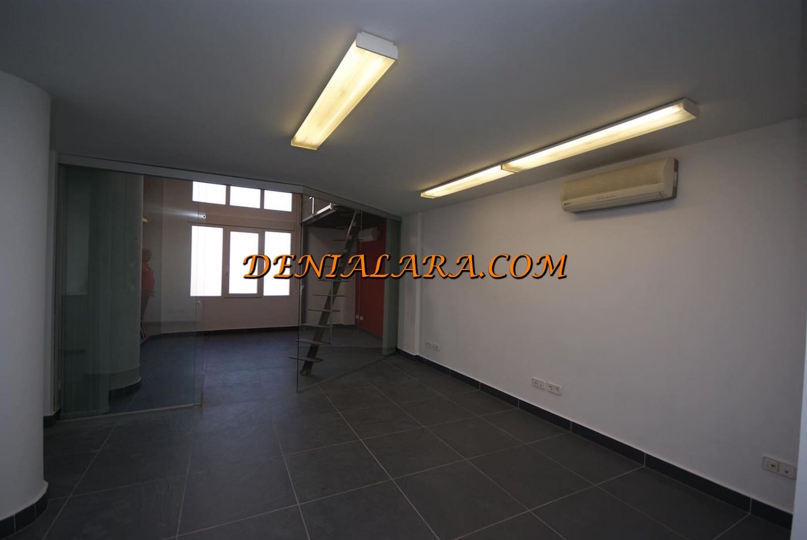 Erhverv til salg i Denia med garage - € 325.000 (Ref: 7578861)