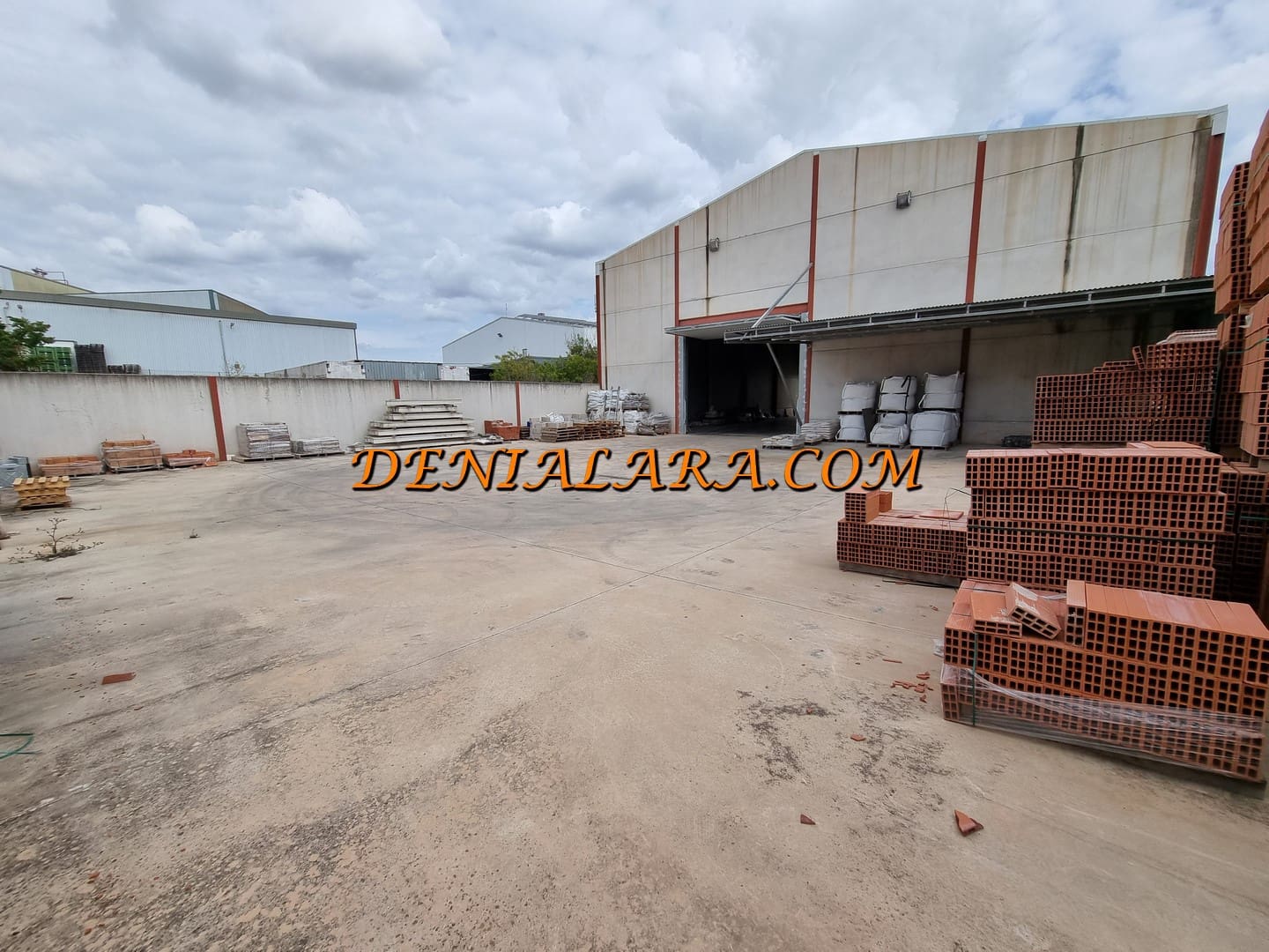 Kommersiell til salgs i Pego med garasje - € 950 000 (Ref: 7578879)