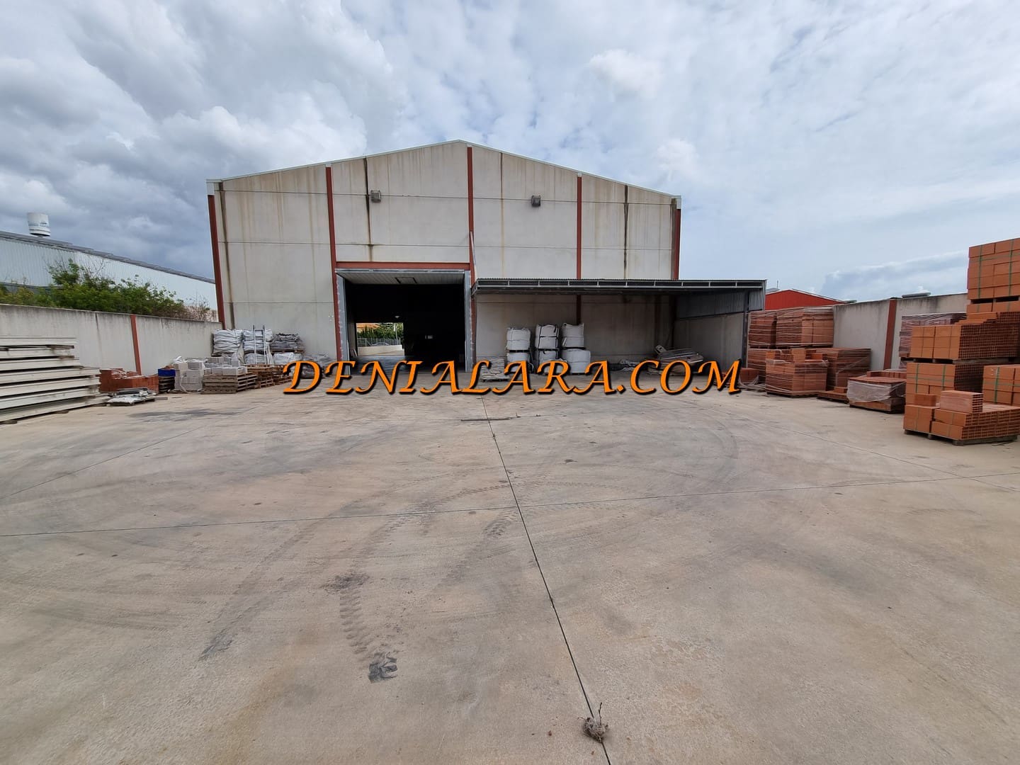 Kommersiell til salgs i Pego med garasje - € 950 000 (Ref: 7578879)