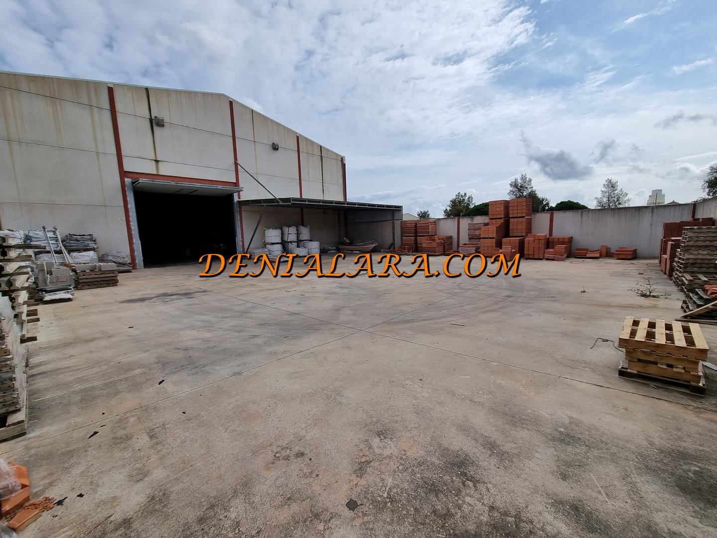 Kommersiell til salgs i Pego med garasje - € 950 000 (Ref: 7578879)