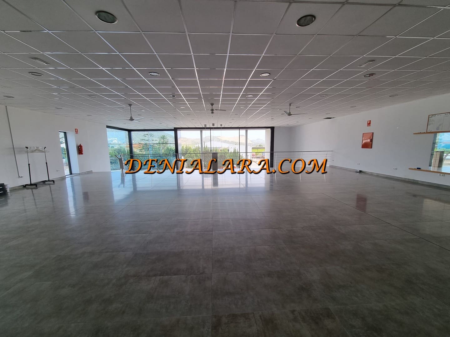 Kommersiell til salgs i Pego med garasje - € 950 000 (Ref: 7578879)