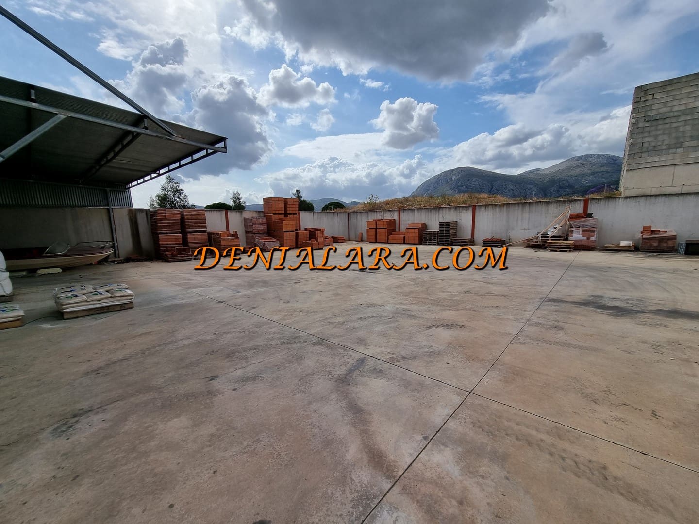 Kommersiell til salgs i Pego med garasje - € 950 000 (Ref: 7578879)