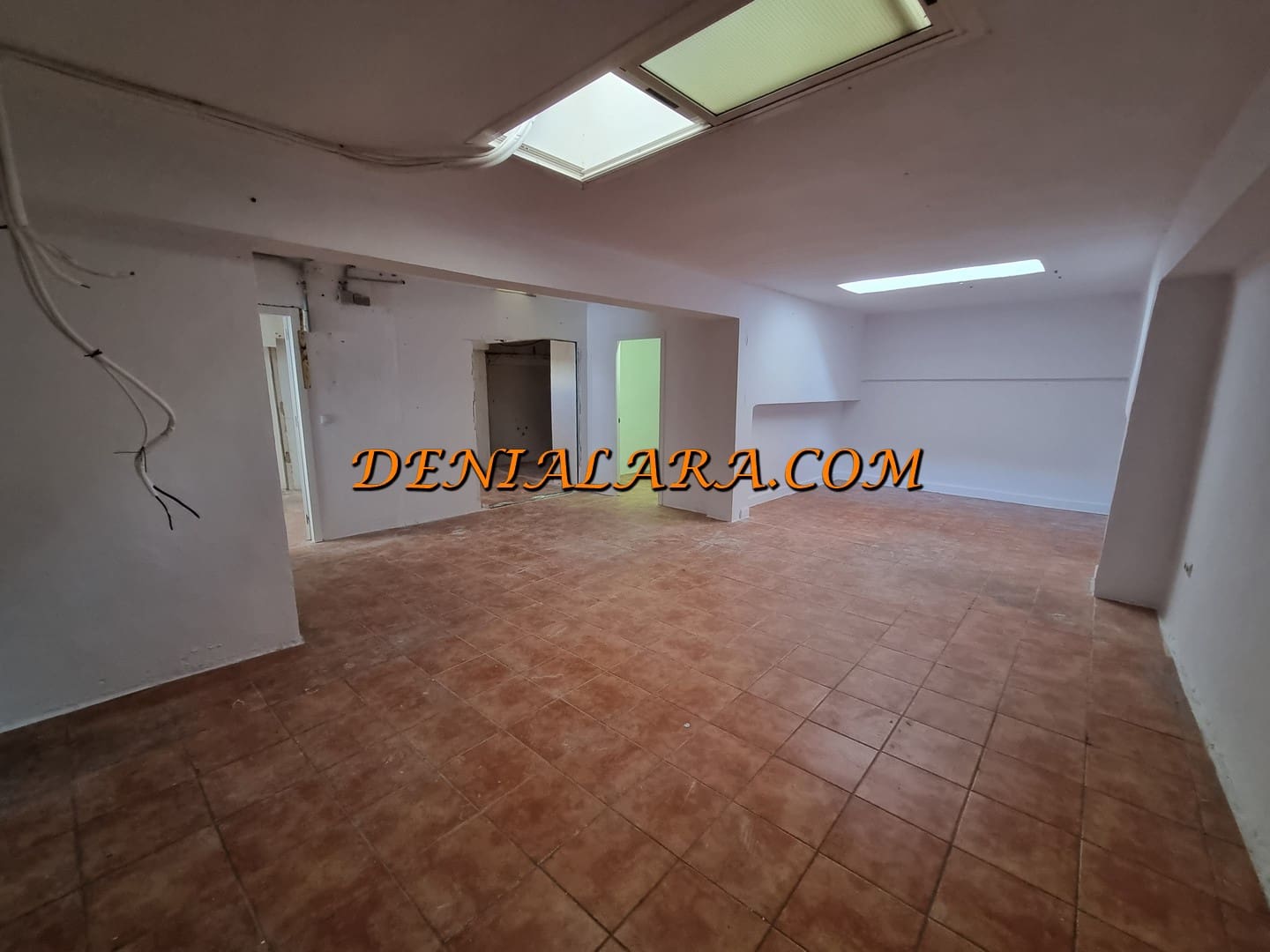 Kommersiell till salu i Denia - 345 000 € (Ref: 8057044)