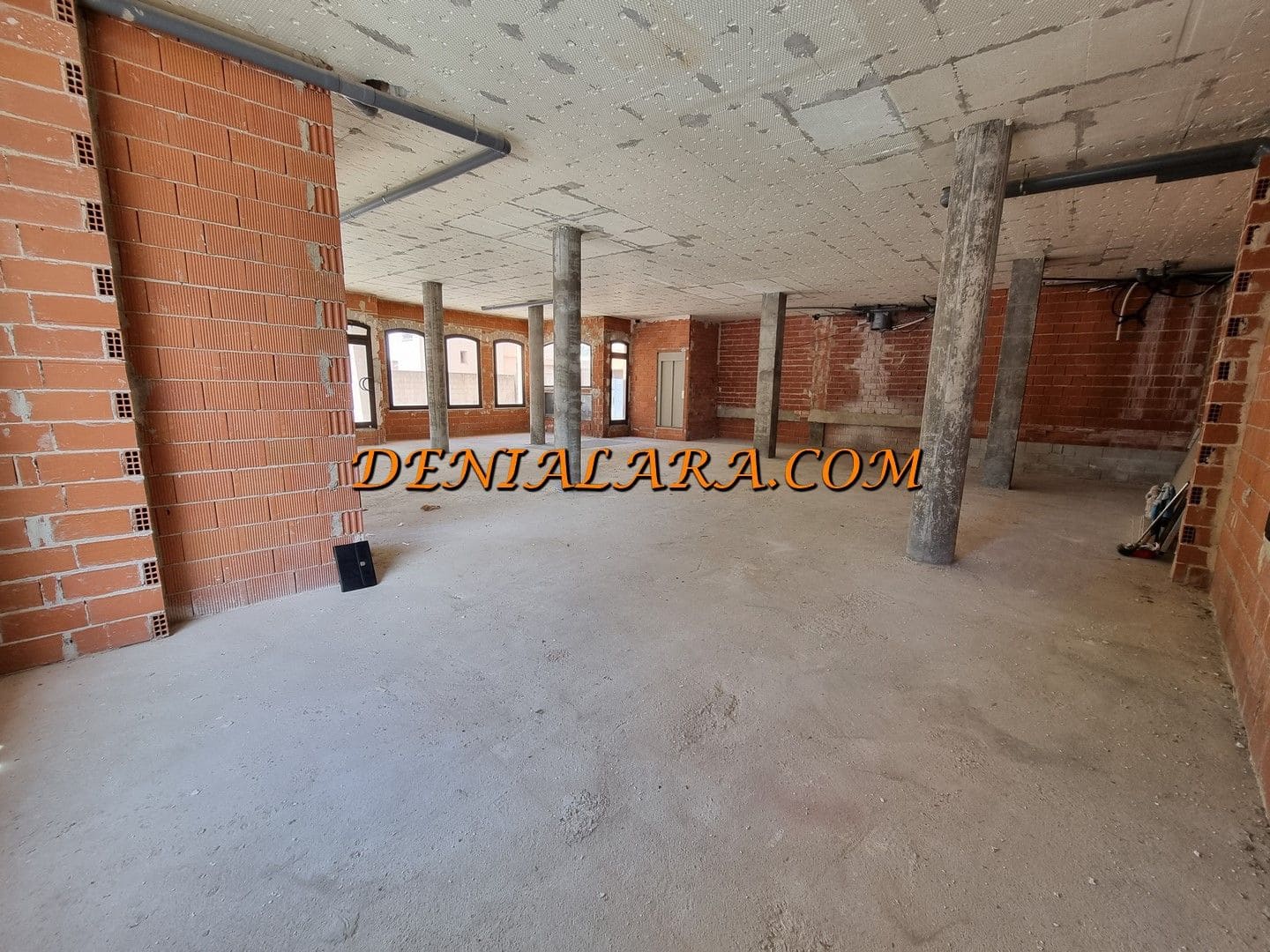 Commercial for rent in Pedreguer - € 1,600 (Ref: 8389720)