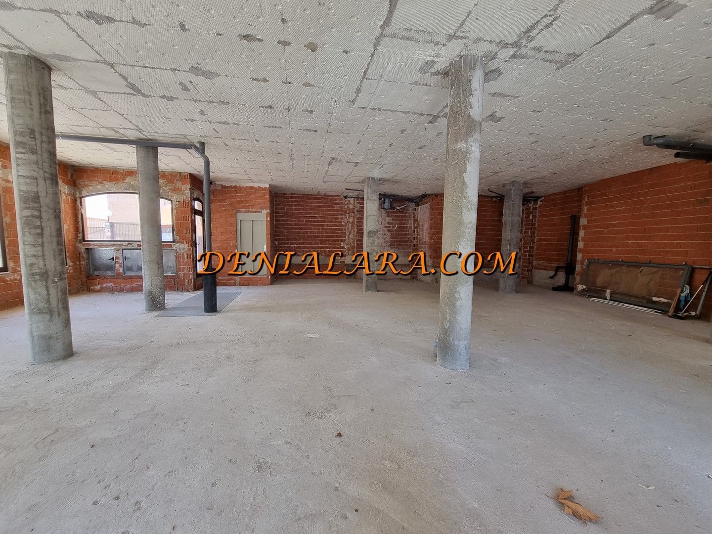 Commercial for rent in Pedreguer - € 1,600 (Ref: 8389720)