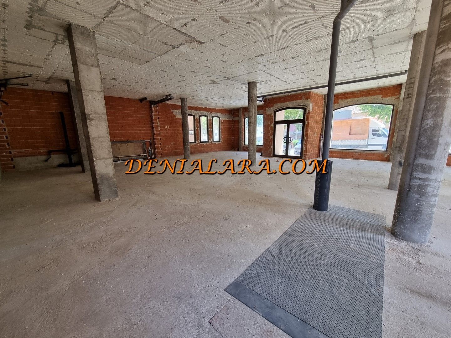 Commercial for rent in Pedreguer - € 1,600 (Ref: 8389720)