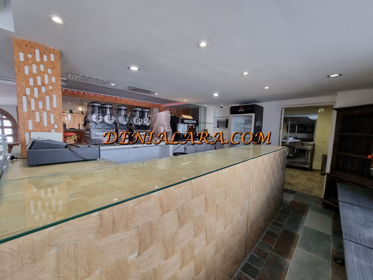 Restaurant/Bar til salg i Denia med garage - € 950.000 (Ref: 8617627)