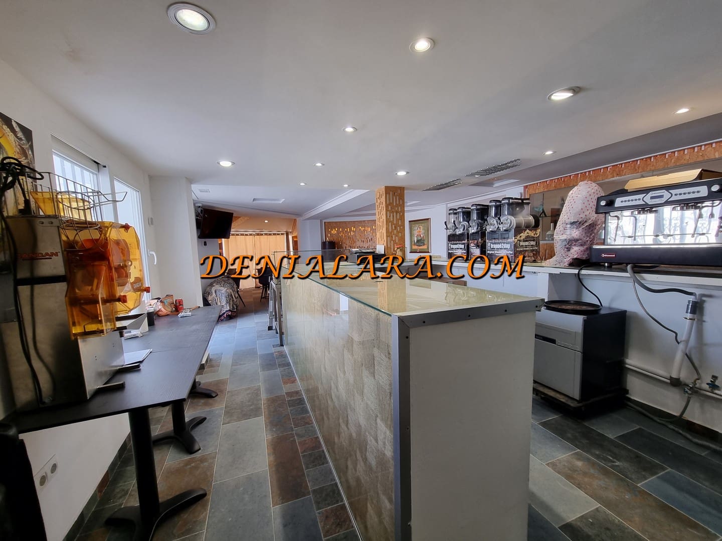 Restaurant/Bar til salg i Denia med garage - € 950.000 (Ref: 8617627)