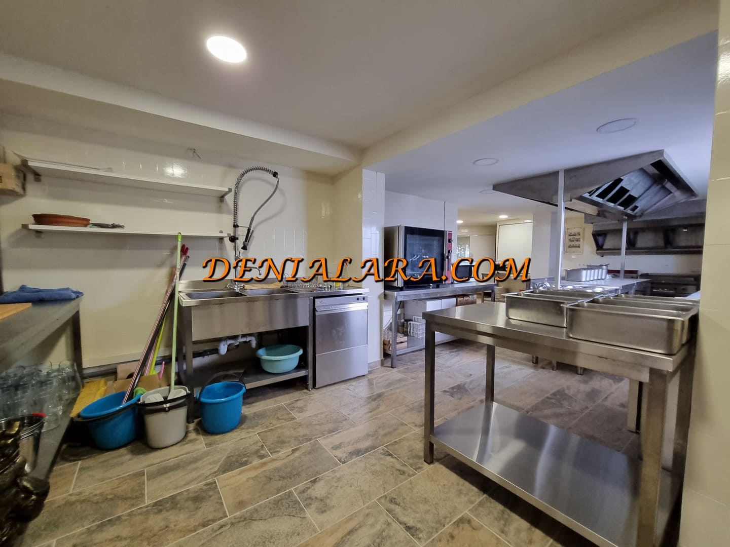 Restaurant/Bar til salg i Denia med garage - € 950.000 (Ref: 8617627)