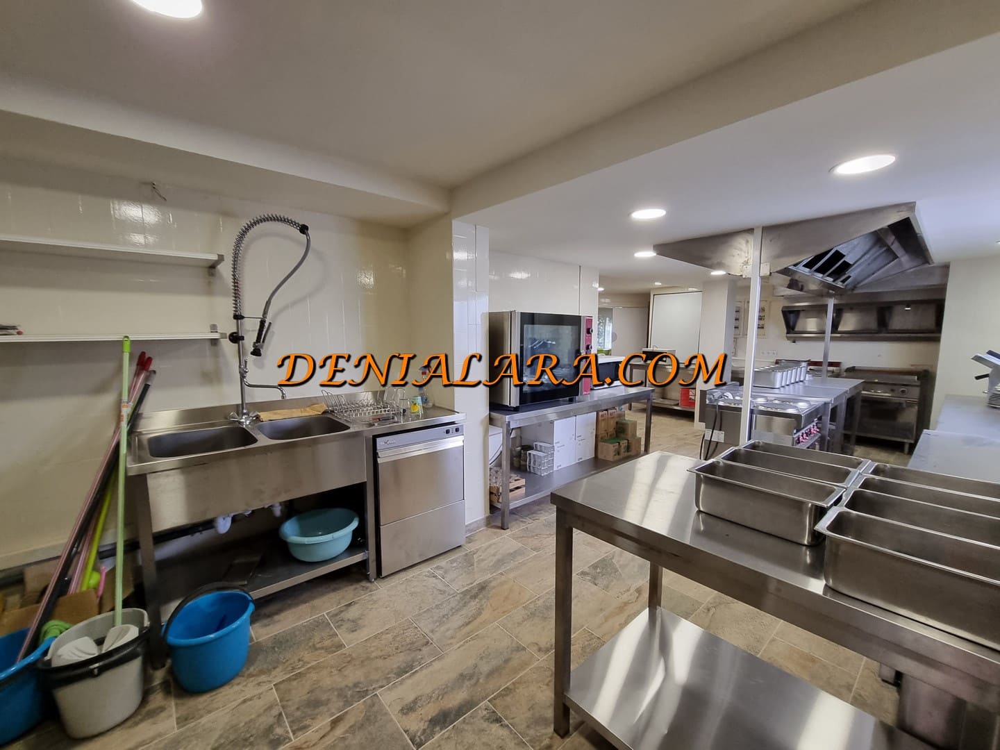 Restaurant/Bar til salg i Denia med garage - € 950.000 (Ref: 8617627)