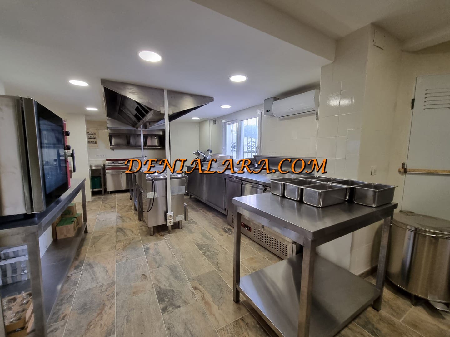 Restaurant/Bar til salg i Denia med garage - € 950.000 (Ref: 8617627)