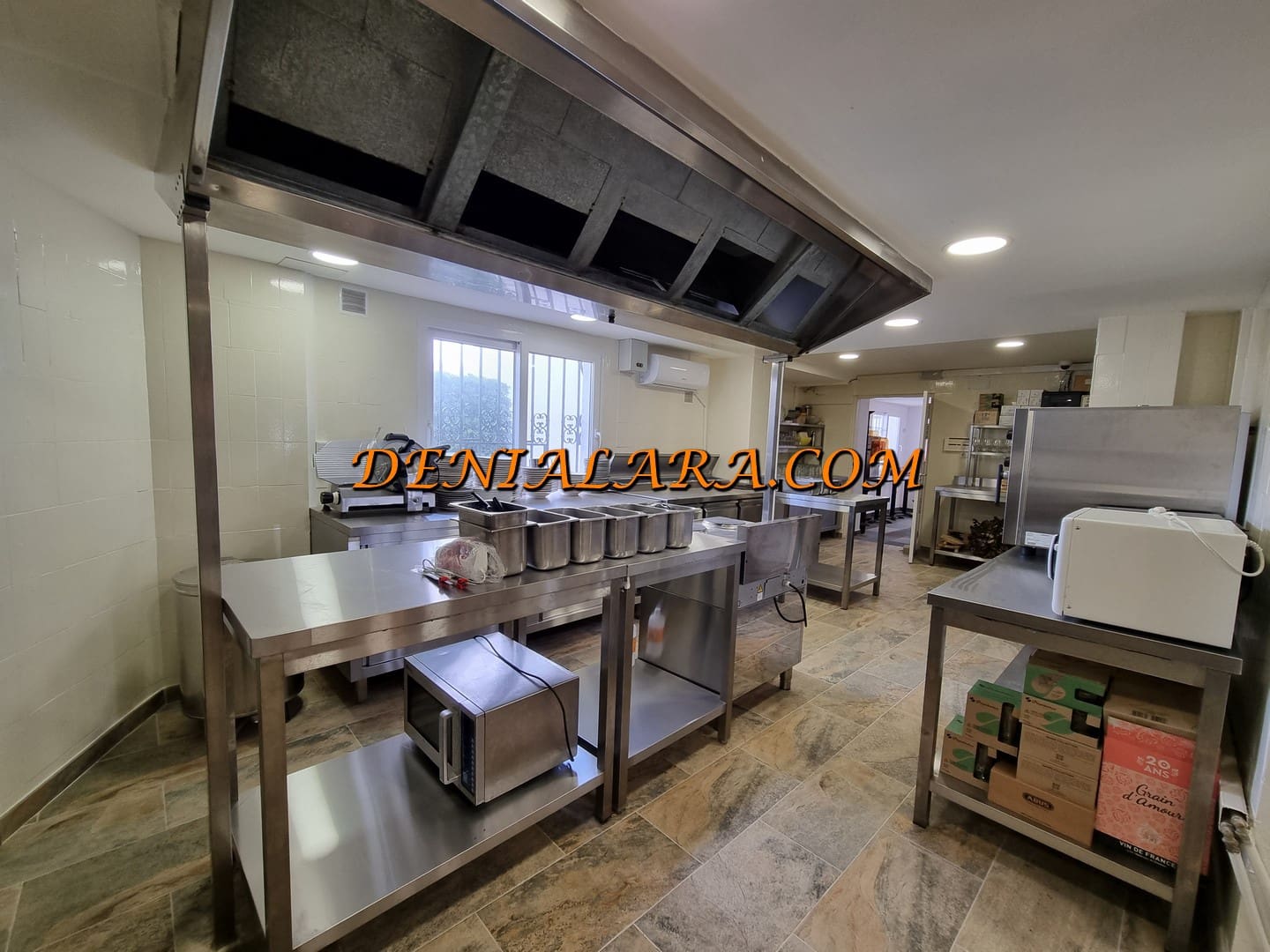 Restaurant/Bar til salg i Denia med garage - € 950.000 (Ref: 8617627)